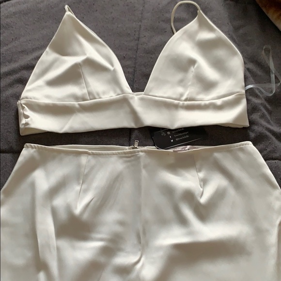 White two piece - Picture 2 of 2